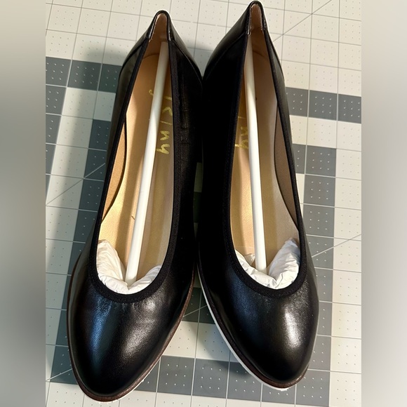 French Sole NY Black Ballet Flats w Sporty Sole - Picture 6 of 7